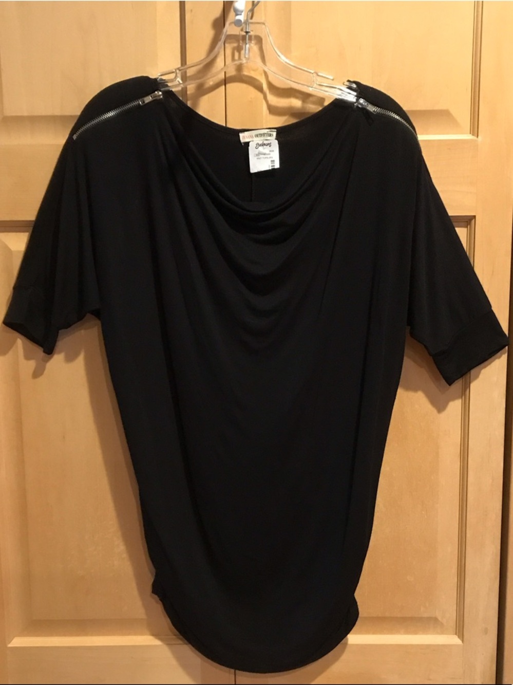 Zenana Outfitters Black Short-Sleeve Drape Top with Shoulder Zips